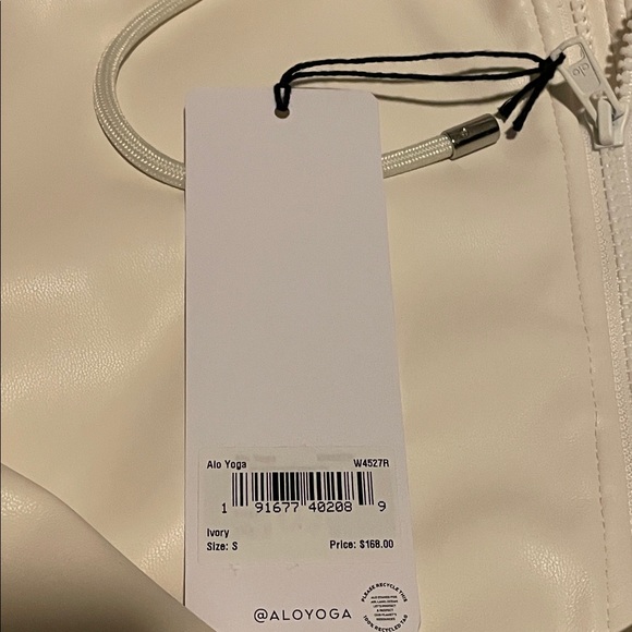NWT - alo yoga Power Hour faux leather bomber size S in ivory - Picture 6 of 6